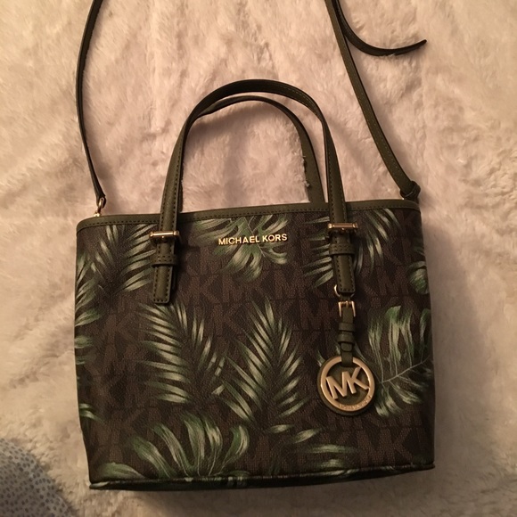 Michael Kors Handbags - Michael Kors jet set palm purse